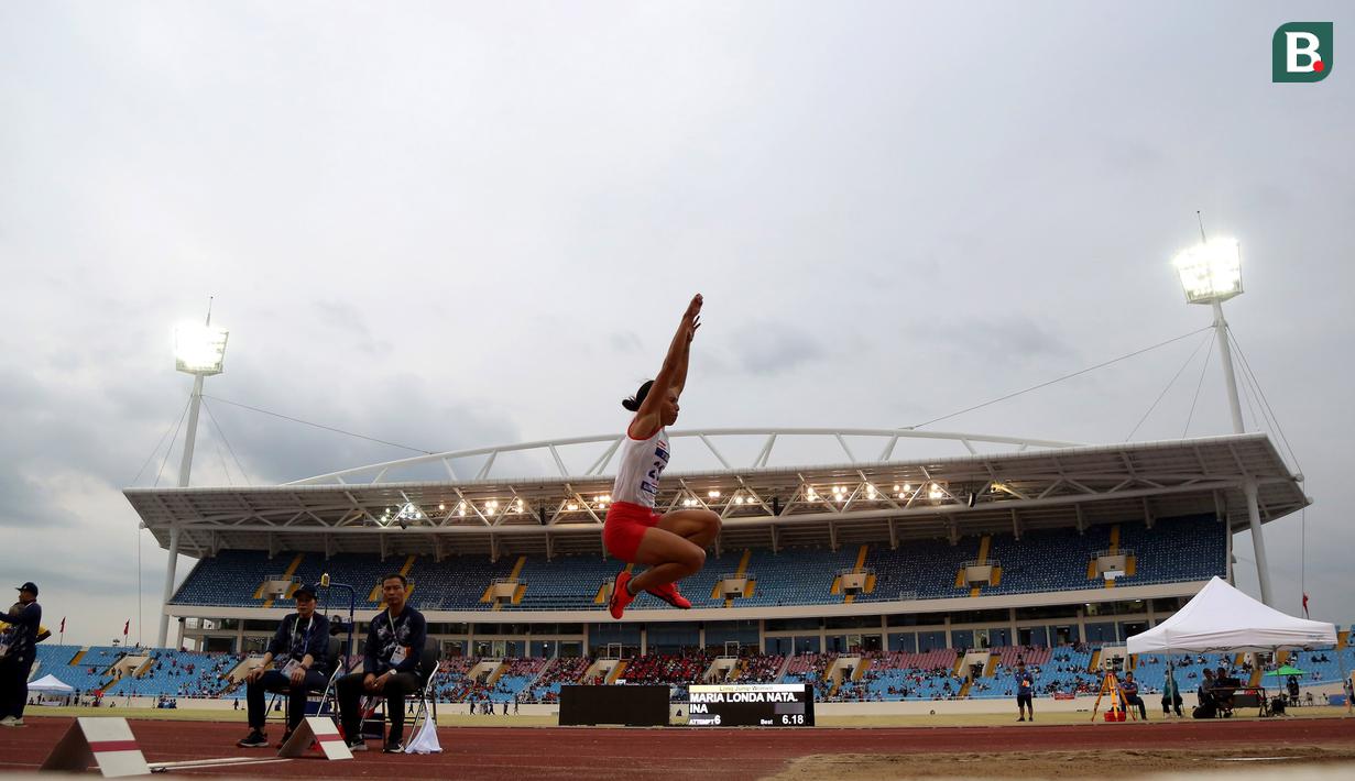 Maria Londa, atlet asal Bali berusia 31 tahun ini hanya mampu melompat sejauh 6,18 meter dalam final nomor lompat jauh putri. (Bola.com/Ikhwan Yanuar)