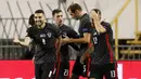 Pemain Kroasia, Mateo Kovacic, melakukan selebrasi usai mencetak gol ke gawang Portugal pada laga UEFA Nations League di Stadion Poljud, Rabu (18/11/2020). Portugal menang dengan skor 3-2. (AP/Darko Bandic)