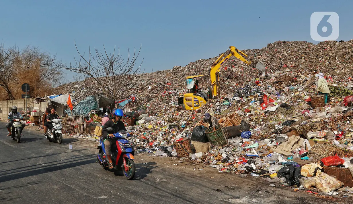 Beberapa pekan terakhir, sejumlah Tempat Pemrosesan Akhir (TPA) sampah terbakar hebat di sejumlah tempat. (Liputan6.com/Angga Yuniar)