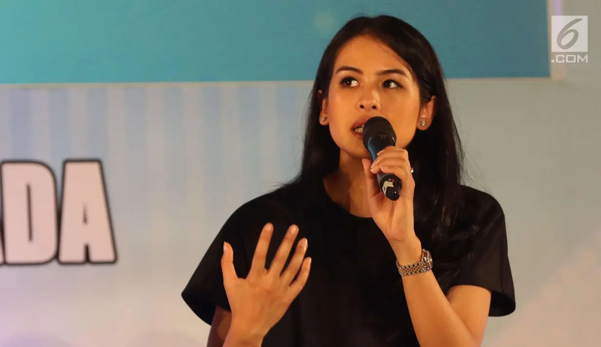 Artis Maudy Ayunda berbagi Inspirasi Muda di EGTC 2017 di Universitas Gadjah Mada, Yogyakarta, Rabu (1/11). EGTC 2017 berlangsung dua hari pada Selasa 31 Oktober 2017 dan Rabu 1 November 2017. (Liputan6.com/Helmi Afandi)