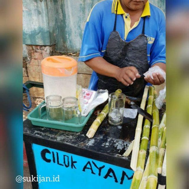 6 Tulisan Nyeleneh di Gerobak Cilok Ini Bikin Pembeli Jadi Salah Fokus