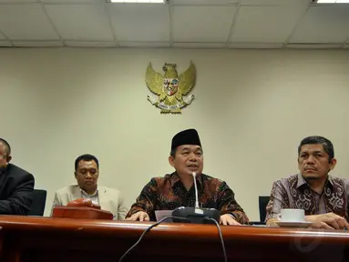 Fraksi PKS menggelar jumpa pers  terkait kenaikan harga BBM di Gedung DPR, Jakarta, Selasa (18/11/2014). (Liputan6.com/Andrian M Tunay)