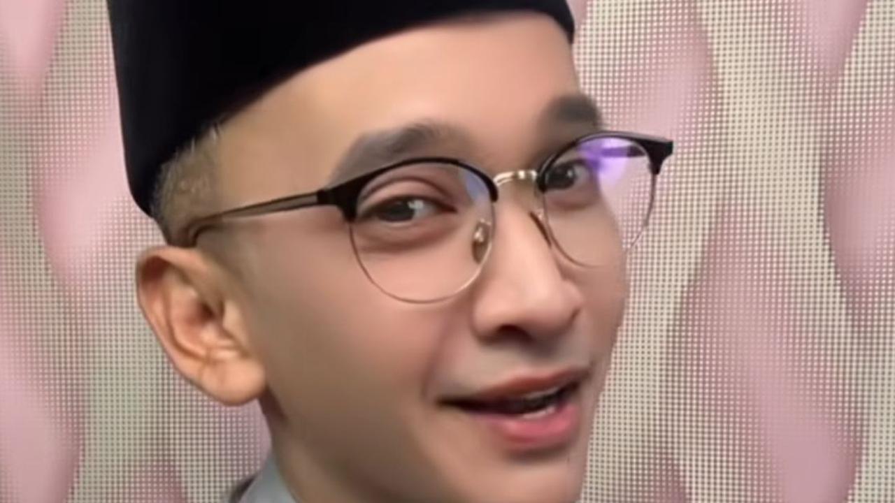Ruben Onsu Pakai Baju Muslim dan Kopiah, Digosipkan Dekat dengan Desy Ratnasari? Netizen Heboh!