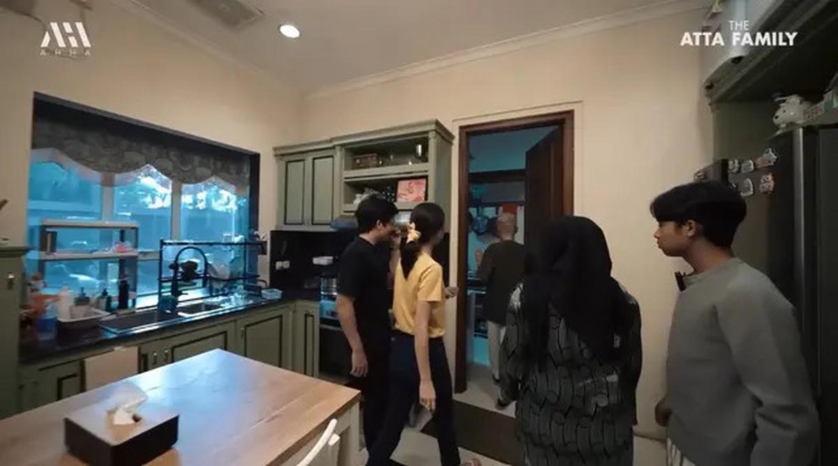 6 Potret Dapur Rumah Ruben Onsu yang Lama, Isinya Super Lengkap Bak Minimarket Pribadi