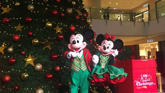 Natal bersama Disneyland/copyright Vemale.com/Anisha