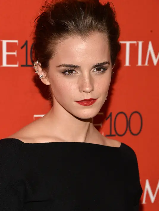 Di akun twitternya, aktris Emma Watson mengungkapkan dukanya, “Aku sangat sedih mendengar Alan hari ini. Aku beruntung dapat bekerja dan menghabiskan waktu bersama pria spesial itu. Aku merindukan percakapan kita.” (Bintang/EPA)