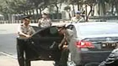 Kapolri Jenderal Bambang Hendarso Danuri mendatangi Mako Brimob, Kelapa Dua, Depok. Kedatangannya bukan untuk menemui Susno Duaji yang kini masih diperiksa tim penyidik, namun menghadiri rapat kerja Kasat Brimob se-Indonesia. 