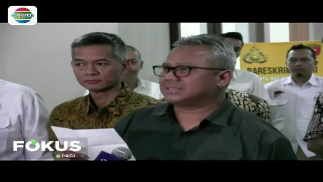 Ketua KPU Arief Budiman, laporkan tiga akun penyebar video diduga hoaks yang menyebut adanya setingan server untuk memenangkan paslon tertentu di Pilpres 2019.