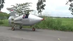 Lansia asal Sukoharjo berhasil merakit pesawat dengan menggunakan barang bekas.