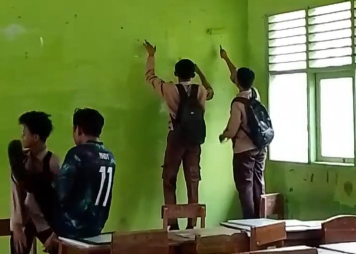 Viral, Guru MTS di Tanggamus Tendang Kepala Murid