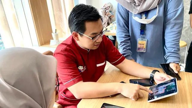 Dokter spesialis anak RSIA Family dan RSIA Grand Family, Handoko Lowis menjelaskan soal ISPA, Jakarta Selatan (21/3/2023). Foto: Liputan6.com/Ade Nasihudin.