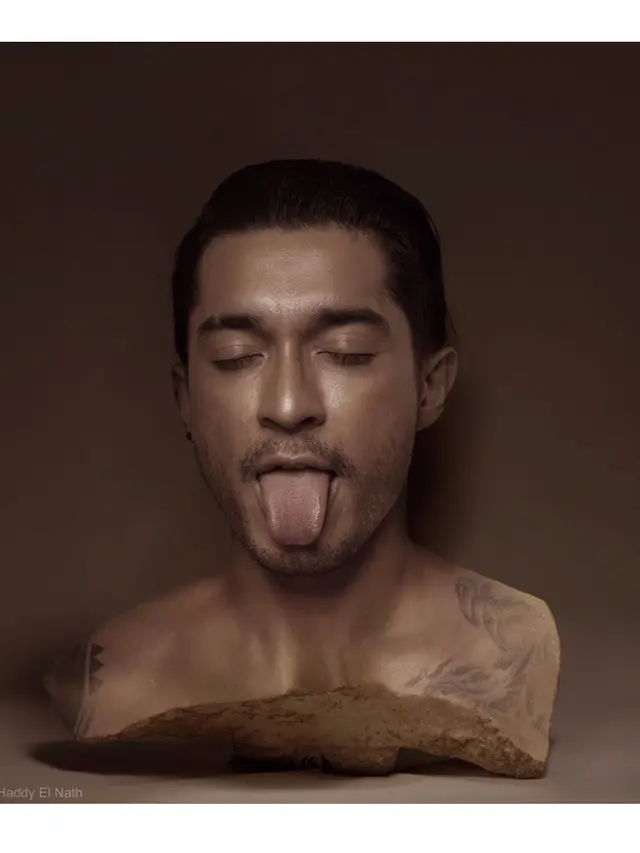 Gaya Nyentrik Miller Khan Saat Pemotretan, Keren Abis