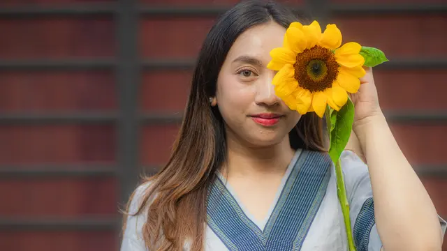 wanita januari menyikapi dunia