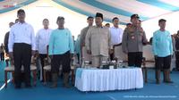 Kapolri Jenderal Listyo Sigit Prabowo dampingi Presiden Prabowo Subianto dalam kegiatan Panen Raya Jagung Serentak Kuartal II Tahun 2025 di Kabupaten Bengkayang, Kalimantan Barat (Kalbar), Kamis (5/6/2025). (Tangkapan Layar Youtube Biro Pers Sekretariat Presiden)