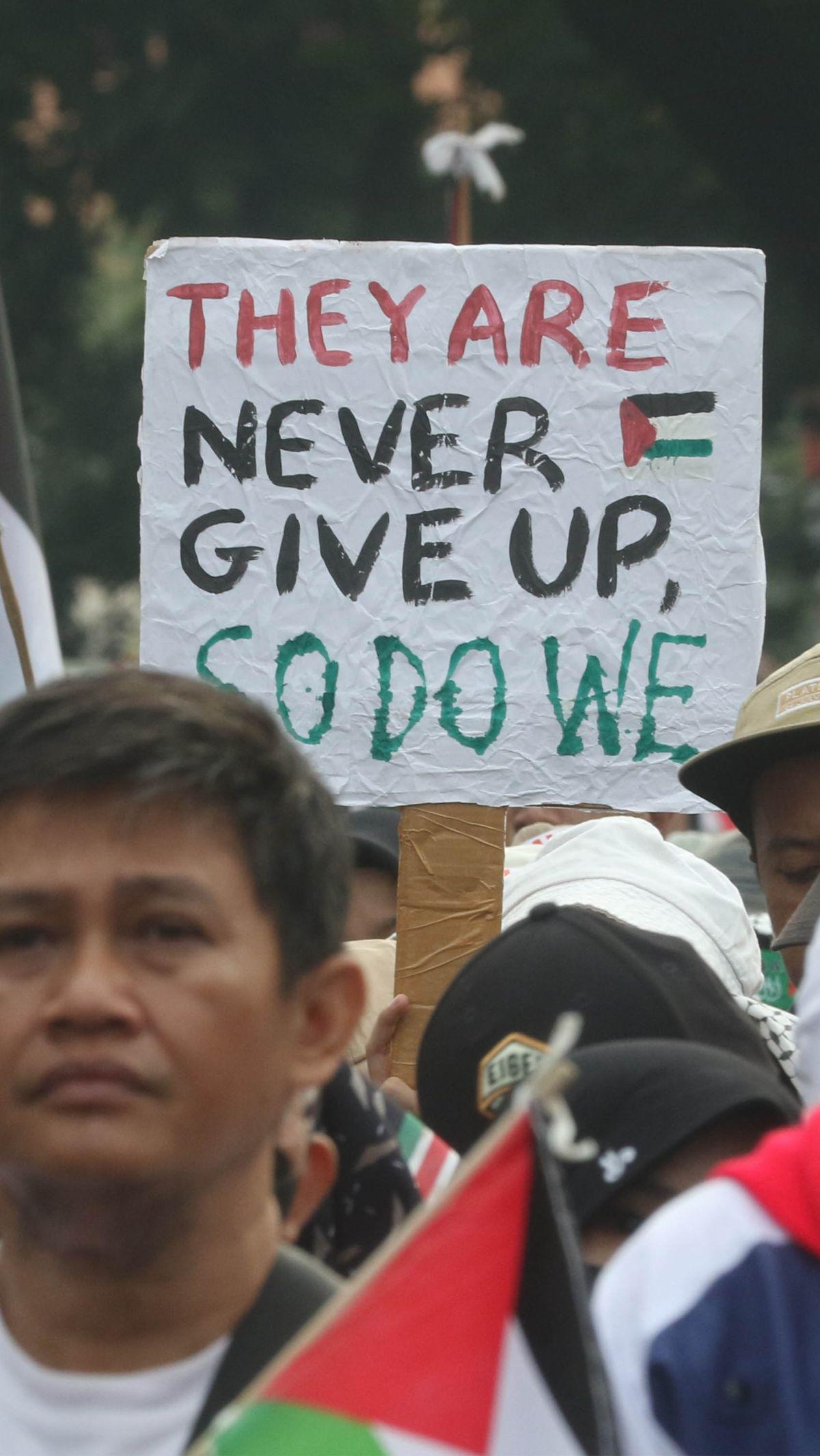 Mereka juga mengutuk serangan biadab Israel yang dilancarkan ke kamp pengungsian warga Palestina di Rafah, Jalur Gaza, pada akhir pekan lalu.&nbsp;Foto: Merdeka.com/Imam Buhori