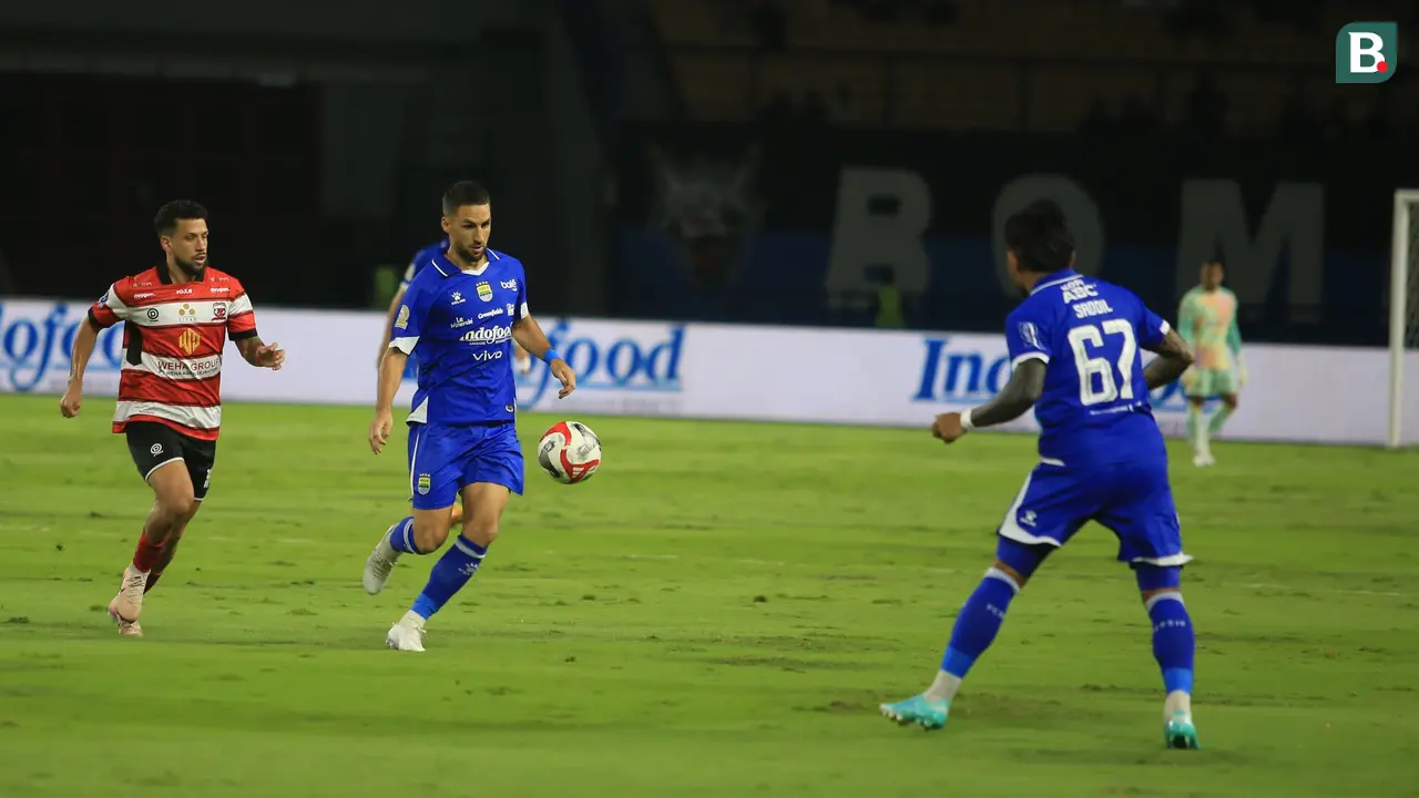 Persib Bandung Vs Madura United.