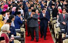 VIDEO: Dasi Biru Wapres Gibran Miring, Kocak Pandji Pragiwaksono di DPR Komentari Gaya Pejabat