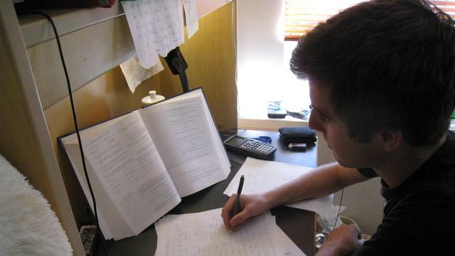 Ilustrasi mengerjakan revisi