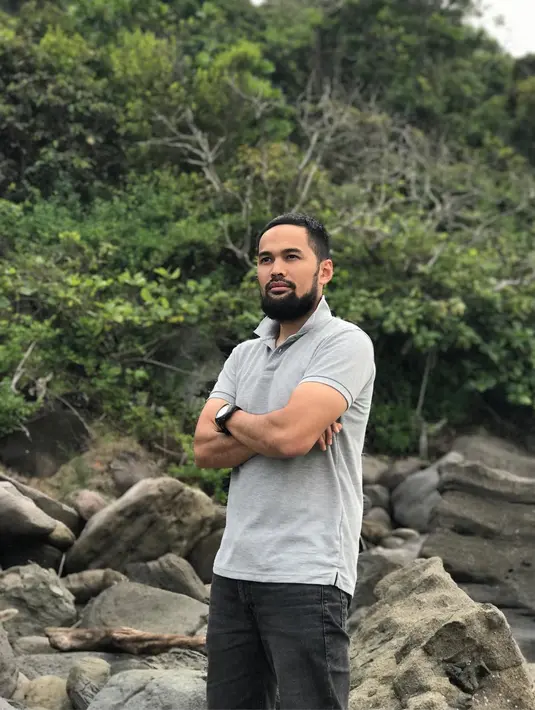 Nama Teuku Wisnu muali dikenal sejak perannya sebagai Farel di sinetron Cinta Fitri. Sejak itu juga suami Shireen Sungkar ini semakin kebanjiran peran yang membuatnya semakin bersinar. (Instagram/teukuwisnu)
