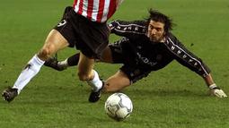 Salah satu penjaga gawang terbaik di dunia, Gianluigi Buffon lahir bersama klub Italia ini. Ia membela Parma sejak 1995 hingga 2001. Buffon tercatat telah bermain sebanyak 220 kali dengan 85 clean sheet. (AFP/ANP/Ed Oudenaarden)