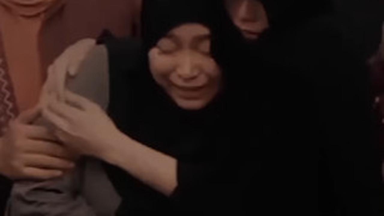 Hadir di Pemakaman Ponakan yang Meninggal Dunia, Intip Potret Kebersamaan Ayu Ting Ting dan Sang Adik Syifa