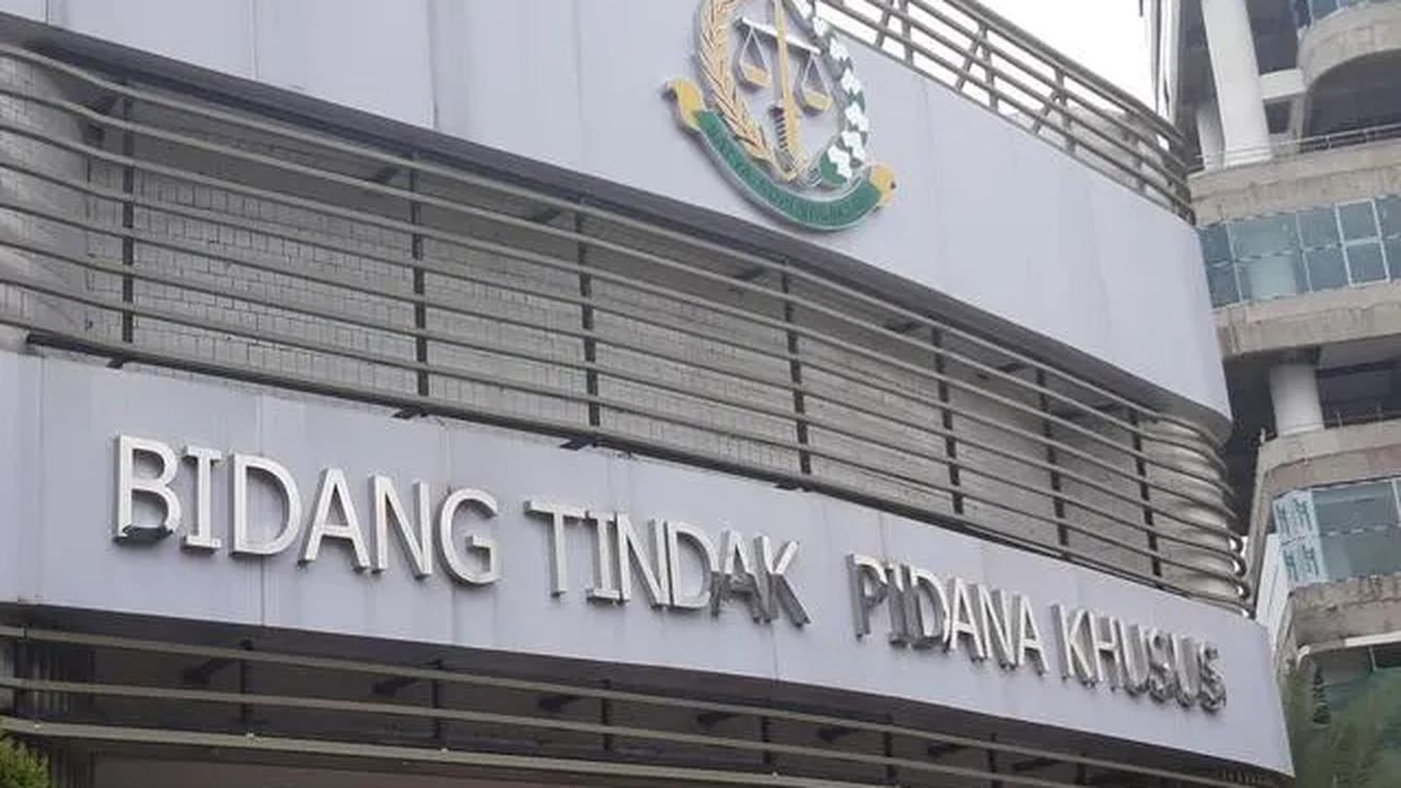 Kapuspenkum Kejagung Ketut Sumedana menyampaikan, penyitaan itu merupakan rangkaian dari operasi penggeledahan di tujuh lokasi berbeda yang dilakukan hingga Selasa, 18 Juli 2023.