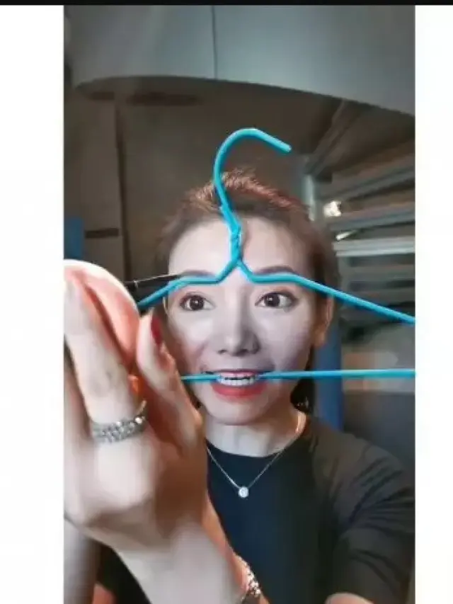 Multifungsi, Ini 7 Potret Kegunaan Lain Hanger Selain Buat Jemur Pakaian