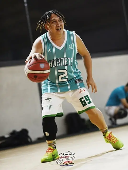 "Mungkin di televisi yang rutin memang tidak ada, tapi yang penting saya masih bisa bikin karya dengan cara saya sendiri," jelasnya.  (Instagram/augiefantinus)