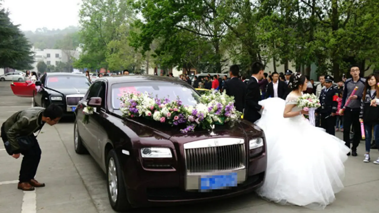 Pesta Nikah Mewah, Para Tamu Dijemput Ferrari