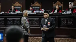 Marsudi Wahyu Kisworo, ahli yang dibawa oleh tim hukum KPU usai disumpah sebelum memberikan keterangan dalam sidang lanjutan sengketa Pilpres 2019 di Gedung MK, Jakarta, Kamis (20/6/2019). Sidang mendengarkan keterangan saksi dan ahli dari pihak termohon, yaitu KPU RI. (Liputan6.com/Faizal Fanani)