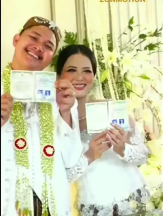 "Kemarin jam segini tidak berani bercanda, alhamdulillah sah," tulis Nopek membagikan video singkat akad nikah yang diunggah sekitar pukul 10.00 WIB. [Instagram/dangdutmusikindonesia97]