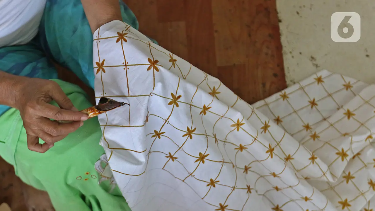 FOTO: Proses Pembuatan Batik Marunda