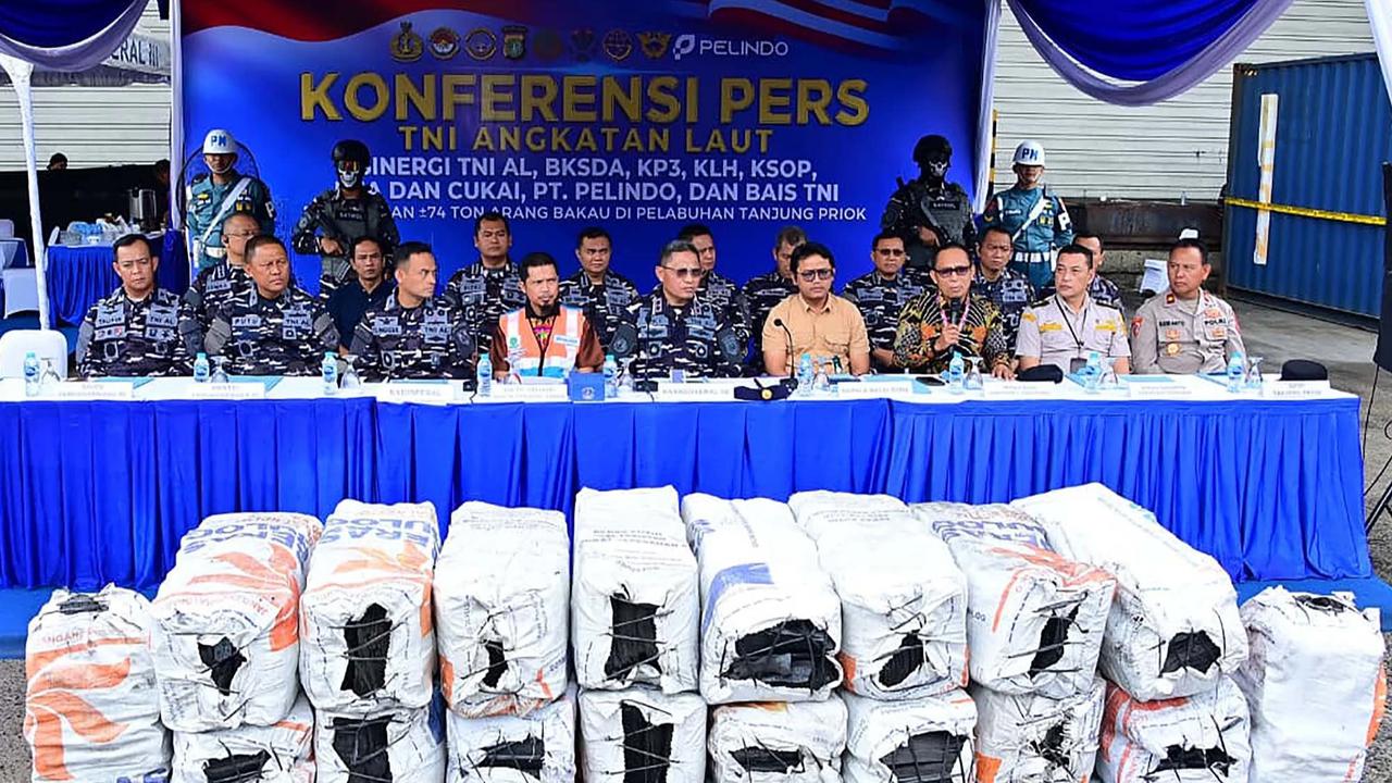 FOTO: TNI AL Gagalkan Penyelundupan Arang Bakau Puluhan Ton di Tanjung Priok