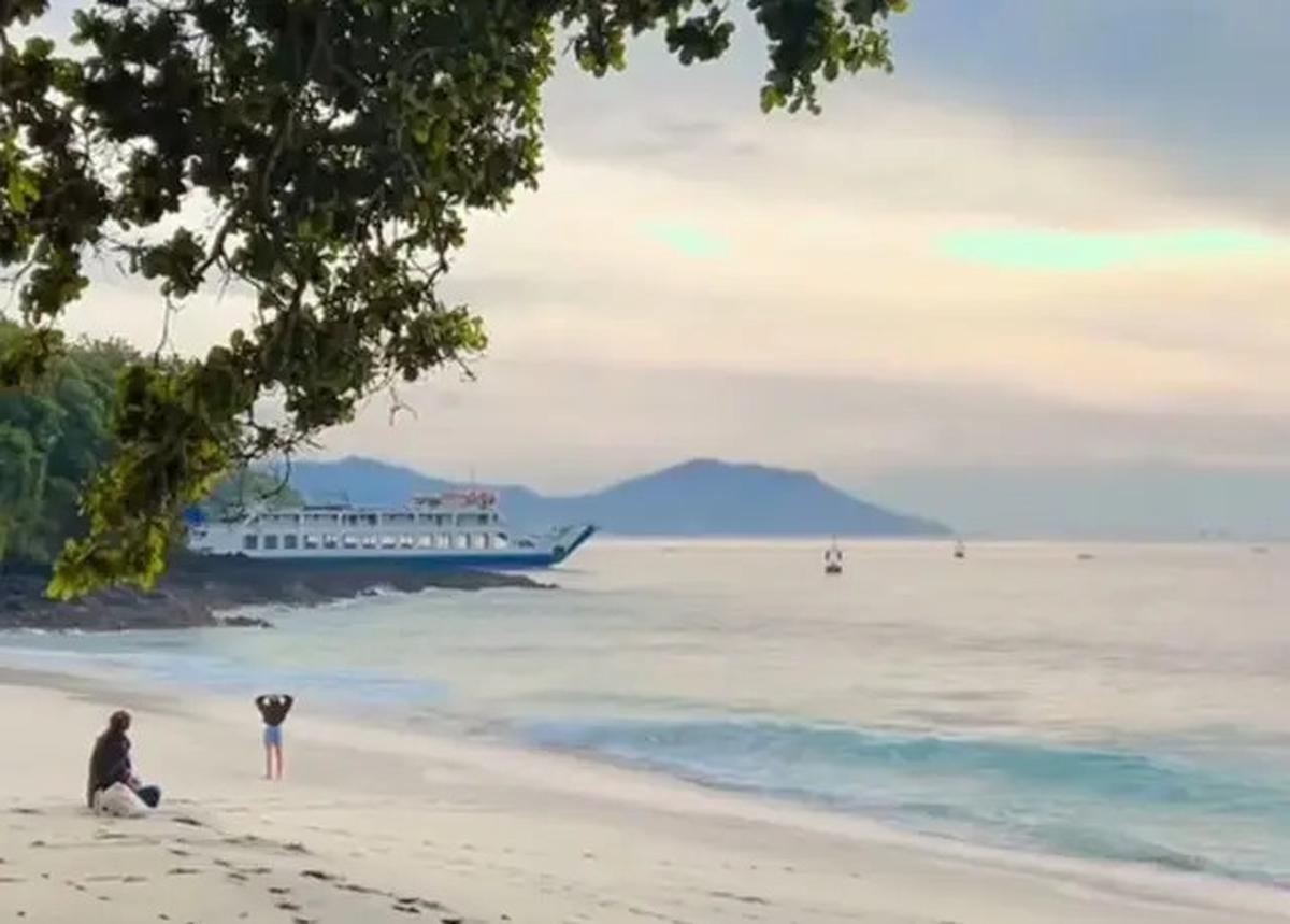 6 Pantai Tersembunyi di Bali untuk Liburan Tenang, Bisa Sekalian Eksplor Pura
