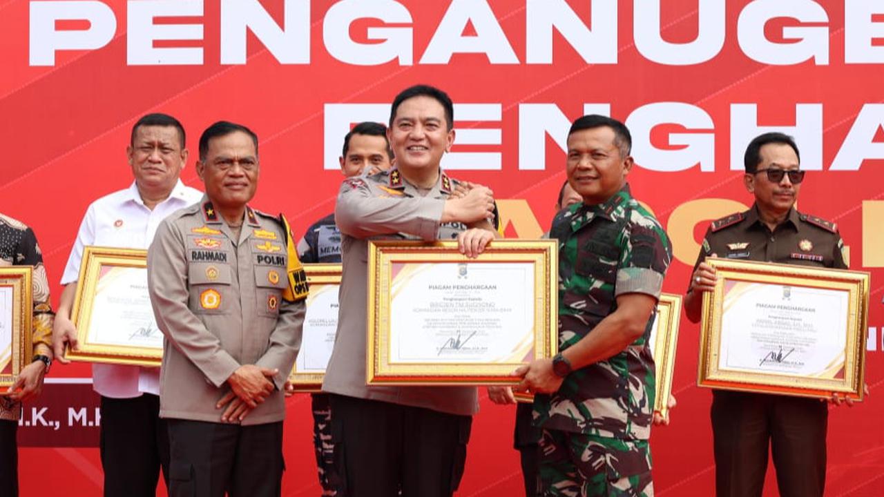 Dinilai Berperan Amankan Pemilu 2024, Sejumlah Pihak Diganjar Penghargaan dari Kapolda Riau