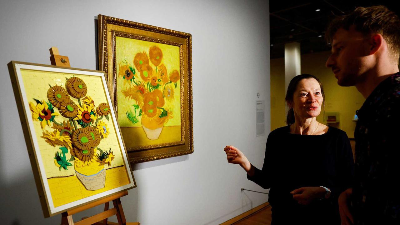 FOTO: Membuat Lukisan Bunga Matahari Van Gogh dengan Lego
