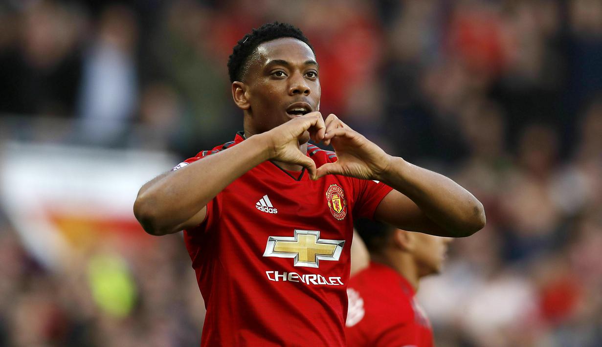 Anthony Martial - Pemain asal Prancis ini sukses mencetak tiga gol ke gawang Sheffield United pada laga Premier League musim 2019/2020. Gol- gol Martial itu pun berhasil membawa Setan Merah memenangi partai tersebut dengan skor 3-0. (Foto: AP/Martin Rickett)