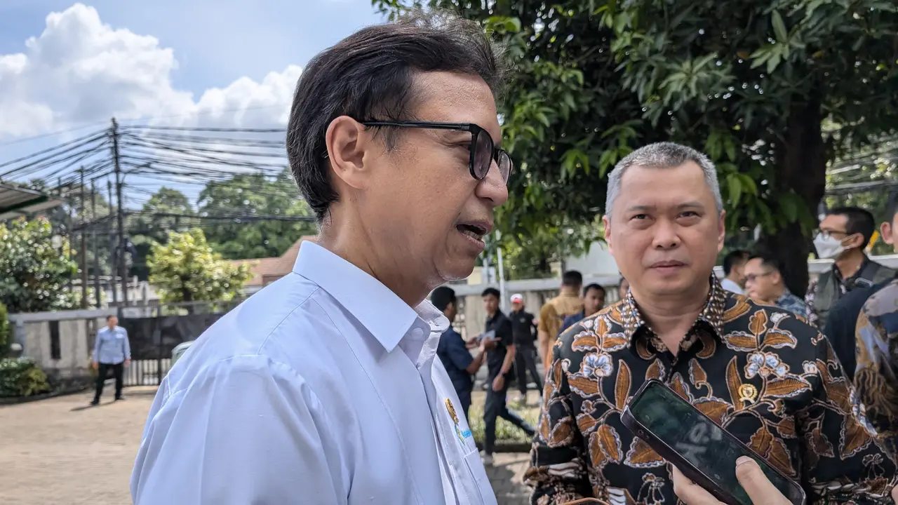 Menkes Budi Gunadi Sadikin bakal berkoordinasi dengan Menhub terkait grebek terminal untuk mengecek kondisi kesehatan sopir jelang mudik Lebaran 2025. (Foto: Ade Nasihudin/Liputan6.com)