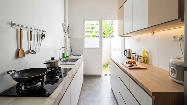 Dapur Linear dengan Kabinet Vertikal