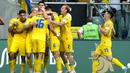 Pemain Ukraina merayakan gol yang dicetak oleh Oleksandr Zinchenko pada matchday kelima Grup C Kualifikasi Euro 2024 di Tarczynski Arena, Polandia, Minggu (10/9/2023). (AP Photo/Czarek Sokolowski)