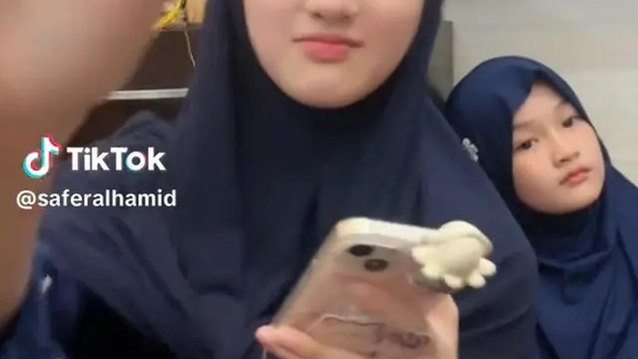 6 Potret Shakeela Eleanor Anak Ussy Sulistiawaty Berhijab, Jarang Tersorot