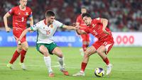 Pemain Timnas Indonesia, Ragnar Oratmangoen (kanan) menggiring bola dibayangi pemain Bulgaria, Petko Hristov dalam laga final FIFA Series 2026 di Stadion Utama Gelora Bung Karno (SUGK), Senayan, Jakarta, Senin (30/03/2026). (Bola.com/M Iqbal Ichsan)