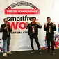 Pengumuman konser virtual Smartfren Wow oleh Direktur Indonesia Entertainment Group (IEG) Indra Yudhistira (kiri), Deputy CEO Smartfren Djoko Tata Ibrahim, Chief Brand Officer Smartfren Roberto Saputra (Foto: Smartfren Indonesia)