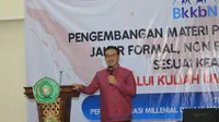 Kepala Badan Kependudukan dan Keluarga Berencana Nasional (BKKBN) Hasto Wardoyo Memberikan Kuliah Umum di STKIP Muhammadiyah Bangka Belitung pada Kamis Malam, 12 September 2019.(Liputan6.com/Aditya Eka Prawira)