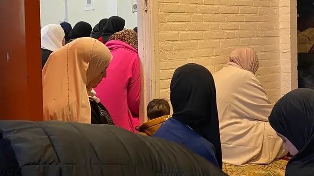 Foto diambil saat salat Idul Fitri pada 21 April 2023 di Masjid Al-Houda. (Dok. AP)