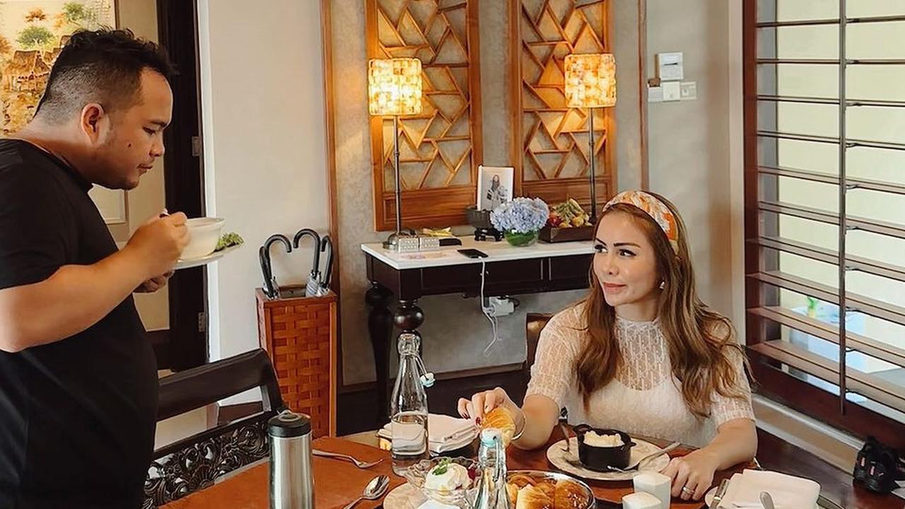 Potret Momo Eks Geisha Istri Pengusaha Tajir Asal Malang, Punya Lapangan Golf Pribadi Hingga Lapangan Bola Berstandar FIFA