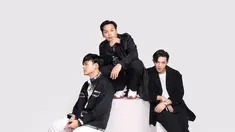 Kabar hengkangnya Dodi Hidayatullah mengejutkan penggemar. Pihak Adam Musik sampaikan kabar tersebut disertai dengan mengunggah foto kebersamaan Adam Musik yang kini hanya 3 personel. Jalani pemotretan bareng, tidak ikut sertanya Dodi Hidayatullah dan Aulia Rahmi menjadi bukti bahwa penyanyi berusia 36 tahun itu sudah tidak lagu menjadi bagian Adam Musik. (Liputan6.com/IG/@adammusik_)