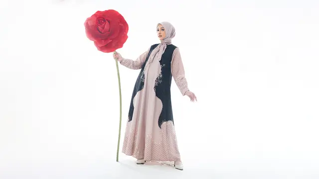 Koleksi Busana Ramadan yang Syar'i Tapi Stylish dengan Motif Floral, Dibuat dengan Teknologi Printing Jepang