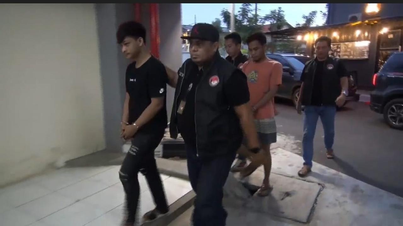 Polisi menangkap pemasok narkoba dua artis lawas Ibra Azhari bersama teman wanitanya seorang aktris era 90’an inisial NN.