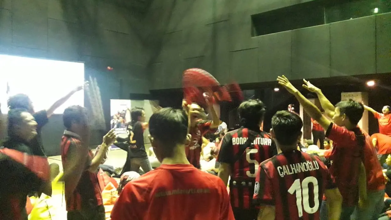 Nobar AC Milan vs Parma (Liputan6.com / Luthfie Febrianto)